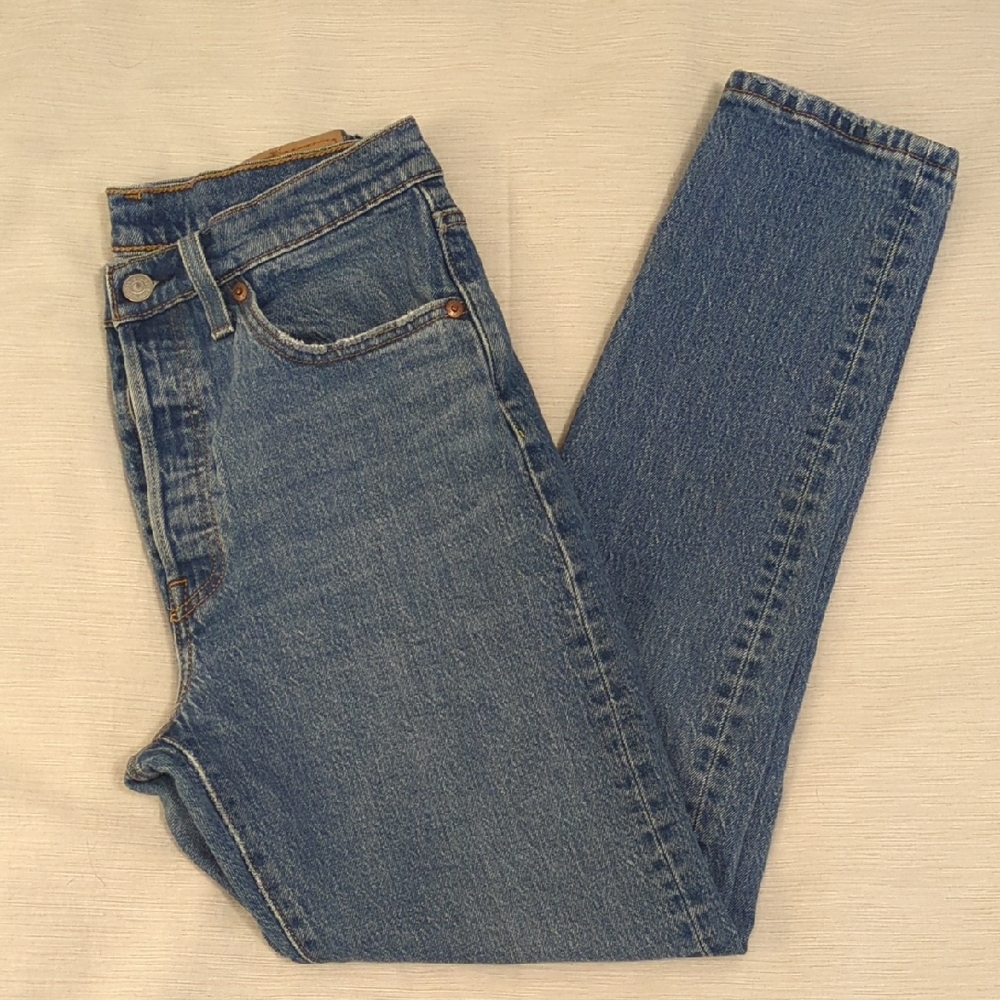 Levi's Straight Fit Denim Jeans in Classic Blue